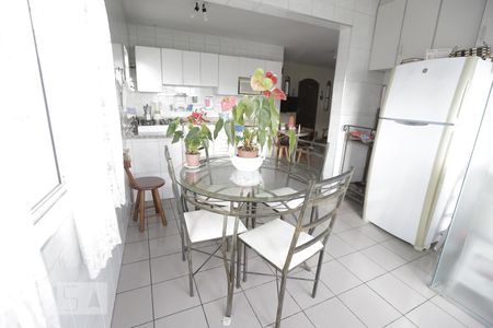 Casa à venda com 412m², 6 quartos e 4 vagasCozinha