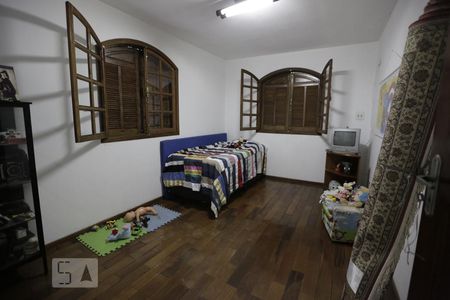 Casa à venda com 412m², 6 quartos e 4 vagasQuarto 3