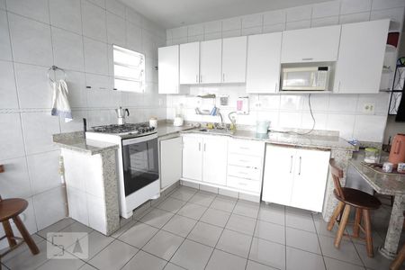 Casa à venda com 412m², 6 quartos e 4 vagasCozinha