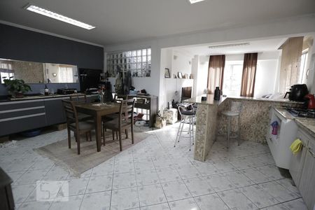 Casa à venda com 412m², 6 quartos e 4 vagasSala/Cozinha