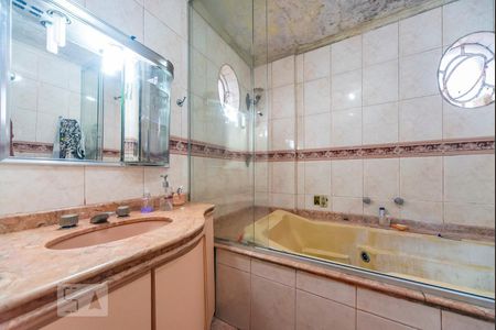 Apartamento à venda com 311m², 5 quartos e 3 vagas Apartamento à venda com 311m², 5 quartos e 3 vagasBanheiro do Quarto 4