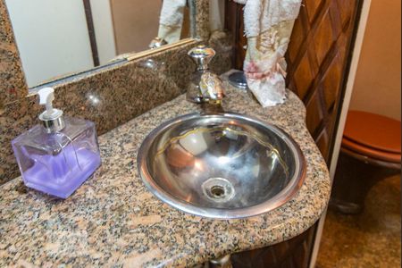 Apartamento à venda com 311m², 5 quartos e 3 vagas Apartamento à venda com 311m², 5 quartos e 3 vagasPia Lavabo