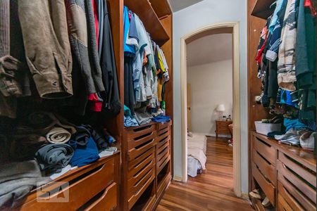 Apartamento à venda com 311m², 5 quartos e 3 vagas Apartamento à venda com 311m², 5 quartos e 3 vagasCloset do Quarto 4