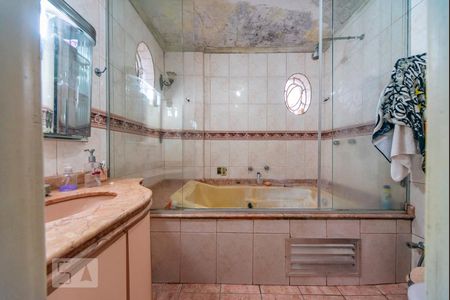 Apartamento à venda com 311m², 5 quartos e 3 vagas Apartamento à venda com 311m², 5 quartos e 3 vagasBanheiro do Quarto 4