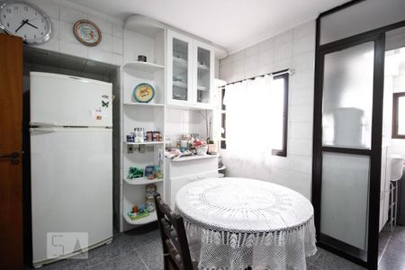 Apartamento à venda com 156m², 4 quartos e 2 vagas Apartamento à venda com 156m², 4 quartos e 2 vagasCozinha