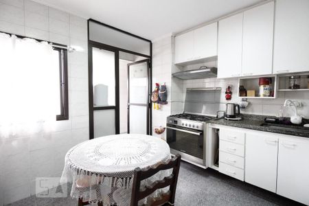 Apartamento à venda com 156m², 4 quartos e 2 vagas Apartamento à venda com 156m², 4 quartos e 2 vagasCozinha