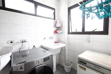 Apartamento à venda com 156m², 4 quartos e 2 vagas Apartamento à venda com 156m², 4 quartos e 2 vagasLavanderia