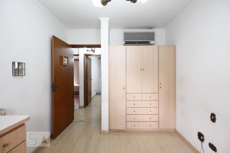 Apartamento à venda com 156m², 4 quartos e 2 vagas Apartamento à venda com 156m², 4 quartos e 2 vagasQuarto 1