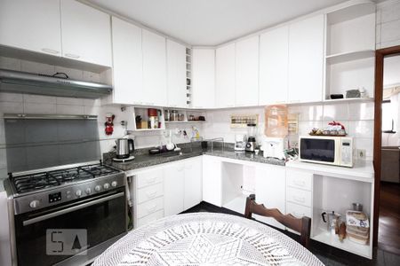 Apartamento à venda com 156m², 4 quartos e 2 vagas Apartamento à venda com 156m², 4 quartos e 2 vagasCozinha