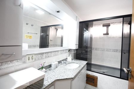 Apartamento à venda com 156m², 4 quartos e 2 vagas Apartamento à venda com 156m², 4 quartos e 2 vagasBanheiro 1