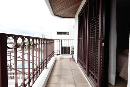 Apartamento à venda com 156m², 4 quartos e 2 vagas Apartamento à venda com 156m², 4 quartos e 2 vagasVaranda