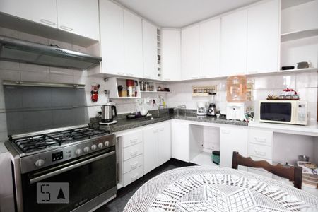 Apartamento à venda com 156m², 4 quartos e 2 vagas Apartamento à venda com 156m², 4 quartos e 2 vagasCozinha