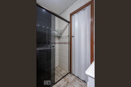 Banheiro de apartamento à venda com 1 quarto, 47m² em Passo D’areia, Porto Alegre