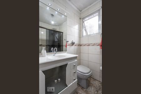 Banheiro de apartamento à venda com 1 quarto, 47m² em Passo D’areia, Porto Alegre