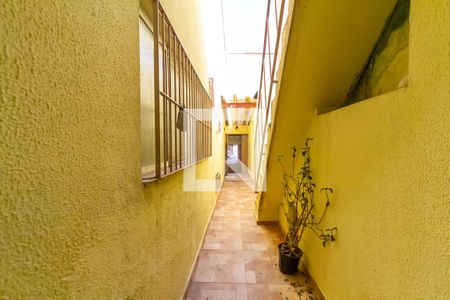 Casa à venda com 173m², 2 quartos e 2 vagas Casa à venda com 173m², 2 quartos e 2 vagasCorredor Lateral