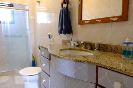 Casa à venda com 500m², 3 quartos e 2 vagasBanheiro da suíte