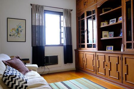 Casa à venda com 500m², 3 quartos e 2 vagasEscritório