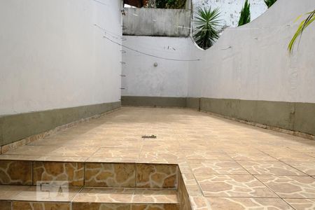 Casa à venda com 500m², 3 quartos e 2 vagasÁrea externa - fundos