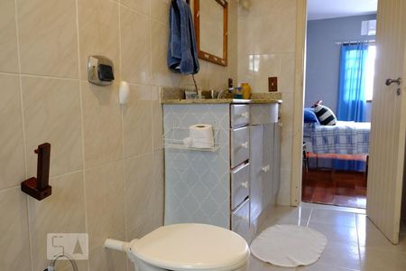 Casa à venda com 500m², 3 quartos e 2 vagasBanheiro da suíte