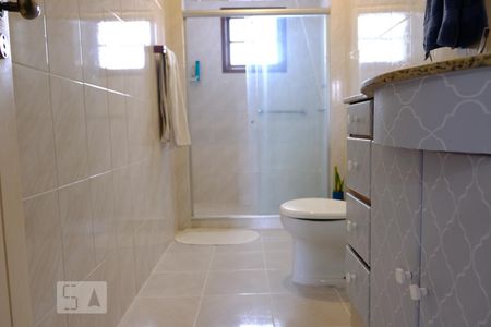 Casa à venda com 500m², 3 quartos e 2 vagasBanheiro da suíte