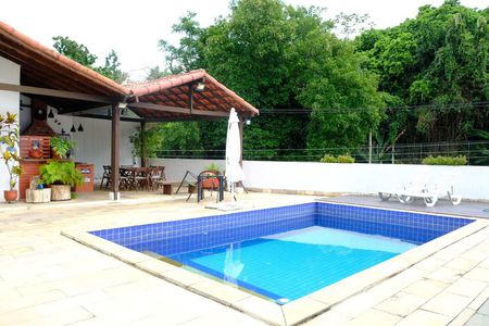 Casa à venda com 500m², 3 quartos e 2 vagasÁrea externa - piscina