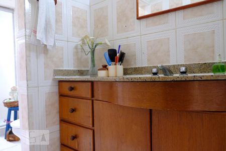 Casa à venda com 500m², 3 quartos e 2 vagasBanheiro da suíte segundo andar