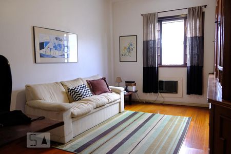 Casa à venda com 500m², 3 quartos e 2 vagasEscritório