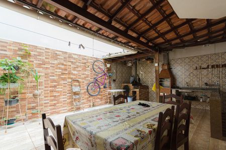 Casa à venda com 240m², 3 quartos e 3 vagas Casa à venda com 240m², 3 quartos e 3 vagasEspaço Gourmet