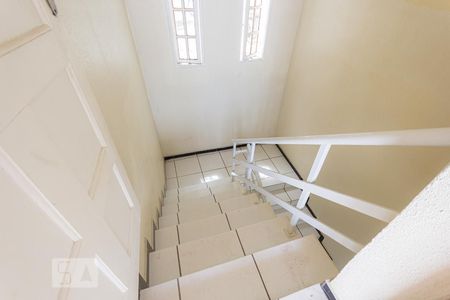 Casa à venda com 240m², 3 quartos e 3 vagas Casa à venda com 240m², 3 quartos e 3 vagasEscada