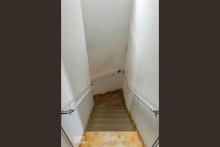 Casa à venda com 220m², 3 quartos e 3 vagas Casa à venda com 220m², 3 quartos e 3 vagasEscada