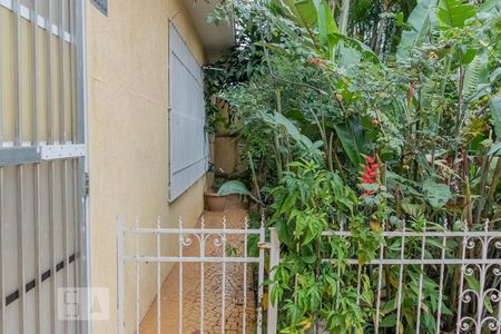 Casa à venda com 220m², 3 quartos e 3 vagas Casa à venda com 220m², 3 quartos e 3 vagasEntrada