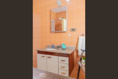 Casa à venda com 220m², 3 quartos e 3 vagas Casa à venda com 220m², 3 quartos e 3 vagasBanheiro