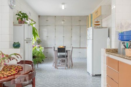 Casa à venda com 220m², 3 quartos e 3 vagas Casa à venda com 220m², 3 quartos e 3 vagasCozinha