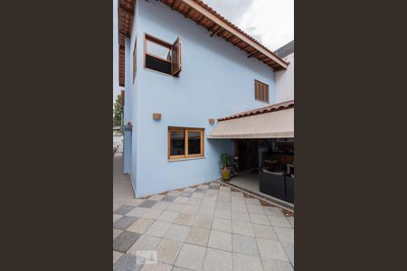 Casa à venda com 226m², 3 quartos e 2 vagas Casa à venda com 226m², 3 quartos e 2 vagasÁrea Externa