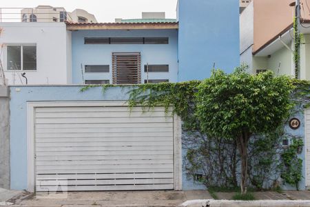 Casa à venda com 226m², 3 quartos e 2 vagas Casa à venda com 226m², 3 quartos e 2 vagasFachada