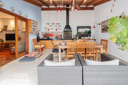 Casa à venda com 226m², 3 quartos e 2 vagas Casa à venda com 226m², 3 quartos e 2 vagasÁrea Externa