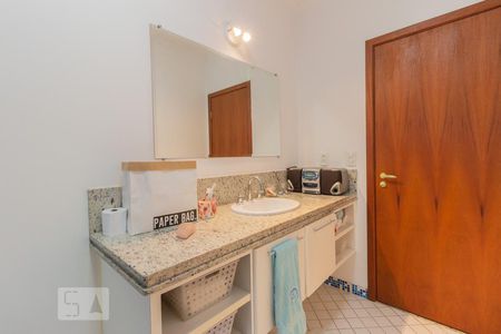 Casa à venda com 226m², 3 quartos e 2 vagas Casa à venda com 226m², 3 quartos e 2 vagasBanheiro da Suíte 1