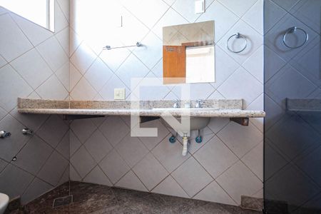 Apartamento à venda com 250m², 4 quartos e 1 vaga Apartamento à venda com 250m², 4 quartos e 1 vagaBanheiro da suíte 1