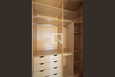 Apartamento à venda com 250m², 4 quartos e 1 vaga Apartamento à venda com 250m², 4 quartos e 1 vagaCloset da suíte 3