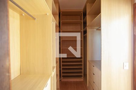 Apartamento à venda com 250m², 4 quartos e 1 vaga Apartamento à venda com 250m², 4 quartos e 1 vagaCloset da suíte 3