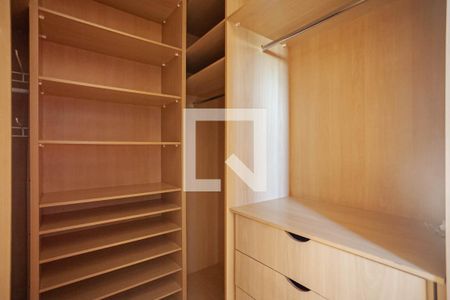 Apartamento à venda com 250m², 4 quartos e 1 vaga Apartamento à venda com 250m², 4 quartos e 1 vagaCloset da suíte 3