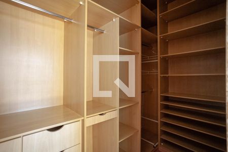 Apartamento à venda com 250m², 4 quartos e 1 vaga Apartamento à venda com 250m², 4 quartos e 1 vagaCloset da suíte 3