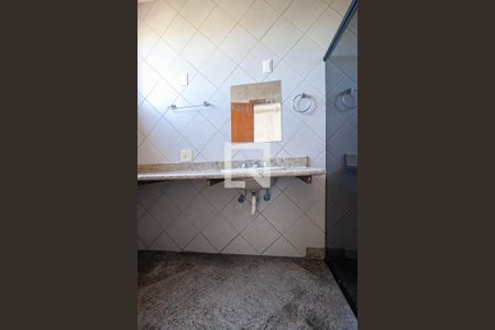 Apartamento à venda com 250m², 4 quartos e 1 vaga Apartamento à venda com 250m², 4 quartos e 1 vagaBanheiro da suíte 1