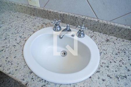 Apartamento à venda com 250m², 4 quartos e 1 vaga Apartamento à venda com 250m², 4 quartos e 1 vagaBanheiro da suíte 2