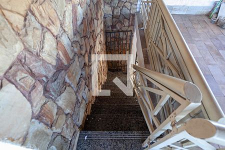 Apartamento à venda com 250m², 4 quartos e 1 vaga Apartamento à venda com 250m², 4 quartos e 1 vagaEscada