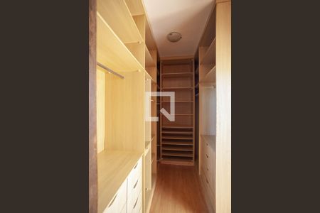 Apartamento à venda com 250m², 4 quartos e 1 vaga Apartamento à venda com 250m², 4 quartos e 1 vagaCloset da suíte 3