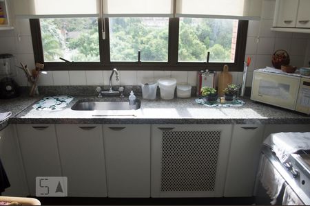 Apartamento à venda com 125m², 3 quartos e 2 vagasCozinha