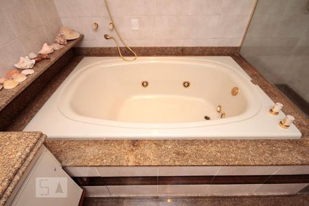 Apartamento à venda com 287m², 3 quartos e 2 vagasBanheiro da Suíte 3