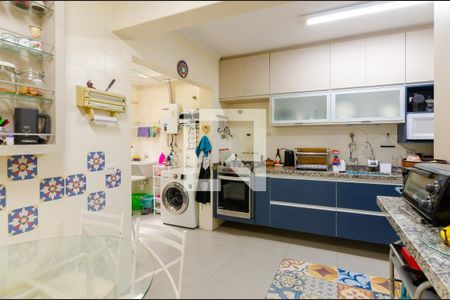 Apartamento à venda com 130m², 3 quartos e 2 vagas Apartamento à venda com 130m², 3 quartos e 2 vagasCozinha