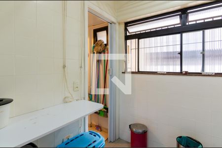 Apartamento à venda com 130m², 3 quartos e 2 vagas Apartamento à venda com 130m², 3 quartos e 2 vagasÁrea de Serviço